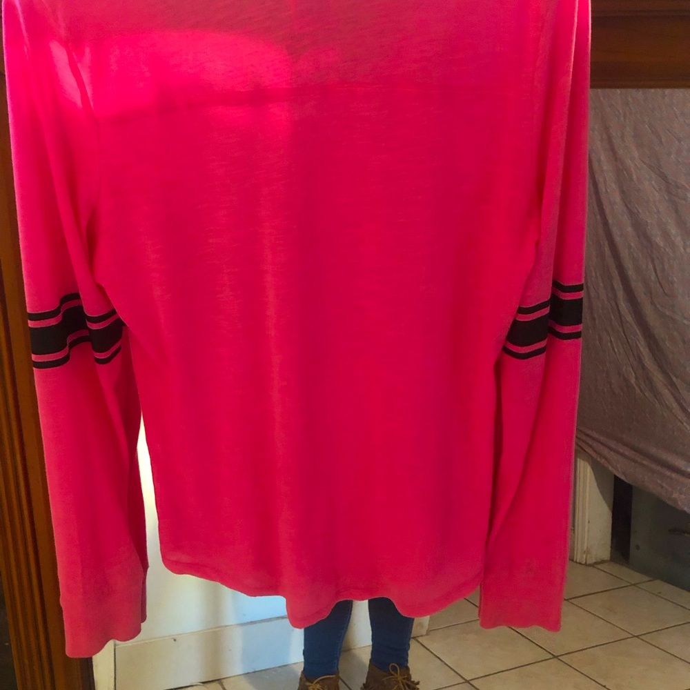I’m selling a Victoria’s Secret oversized long sleeve Tshirt Hot Pink size Large